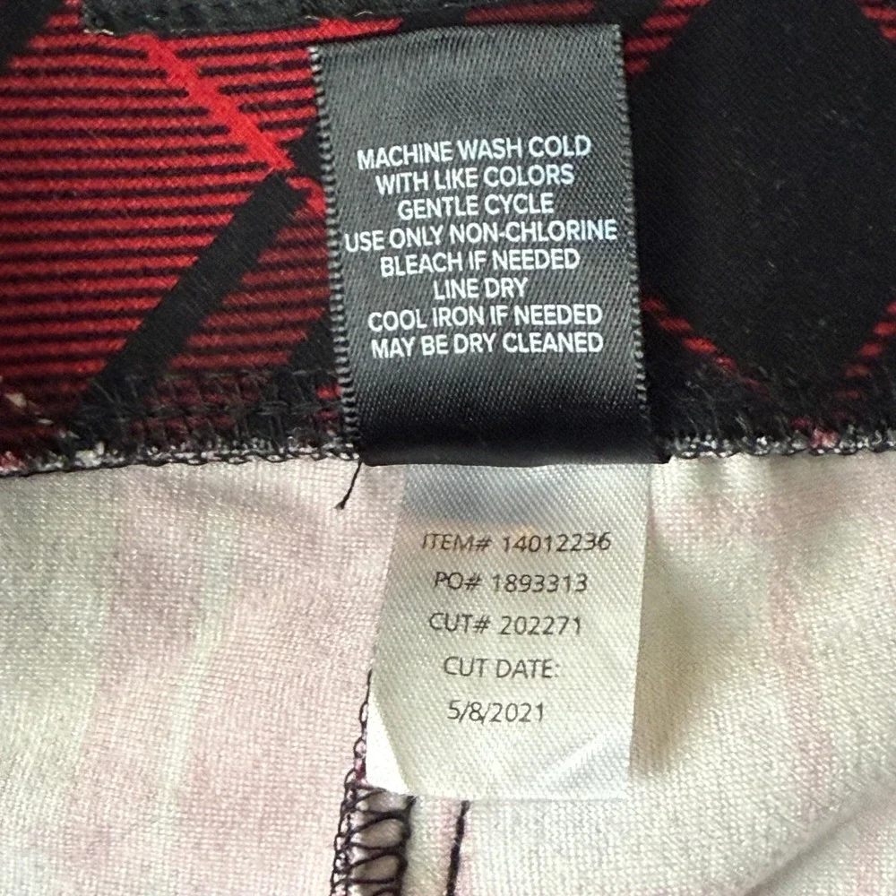 Torrid Pants Womens 4XL Red Black Plaid Pixie Pull‎ On Plus Size Stretch Holiday